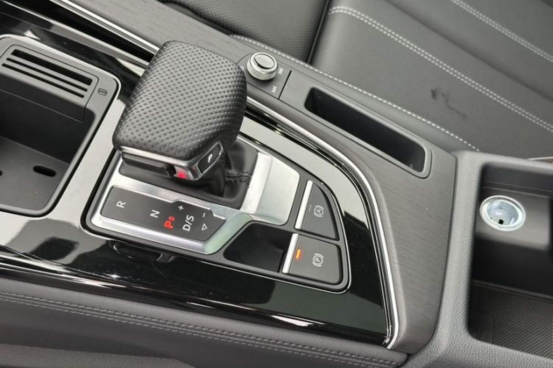 Used Audi A4L 2024 40 TFSI Luxury Dynamic Edition Gear Lever