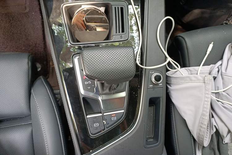 Used Audi A4L 2024 40 TFSI Luxury Dynamic Edition Gear Lever