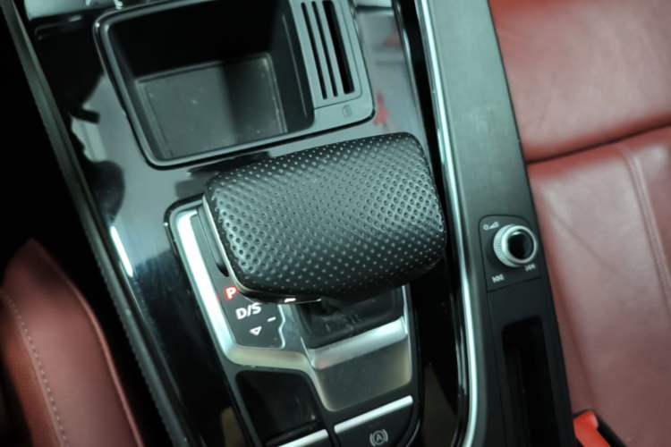 Used Audi A4L 2024 40 TFSI Luxury Dynamic Edition (Starry Night Version) Gear Lever