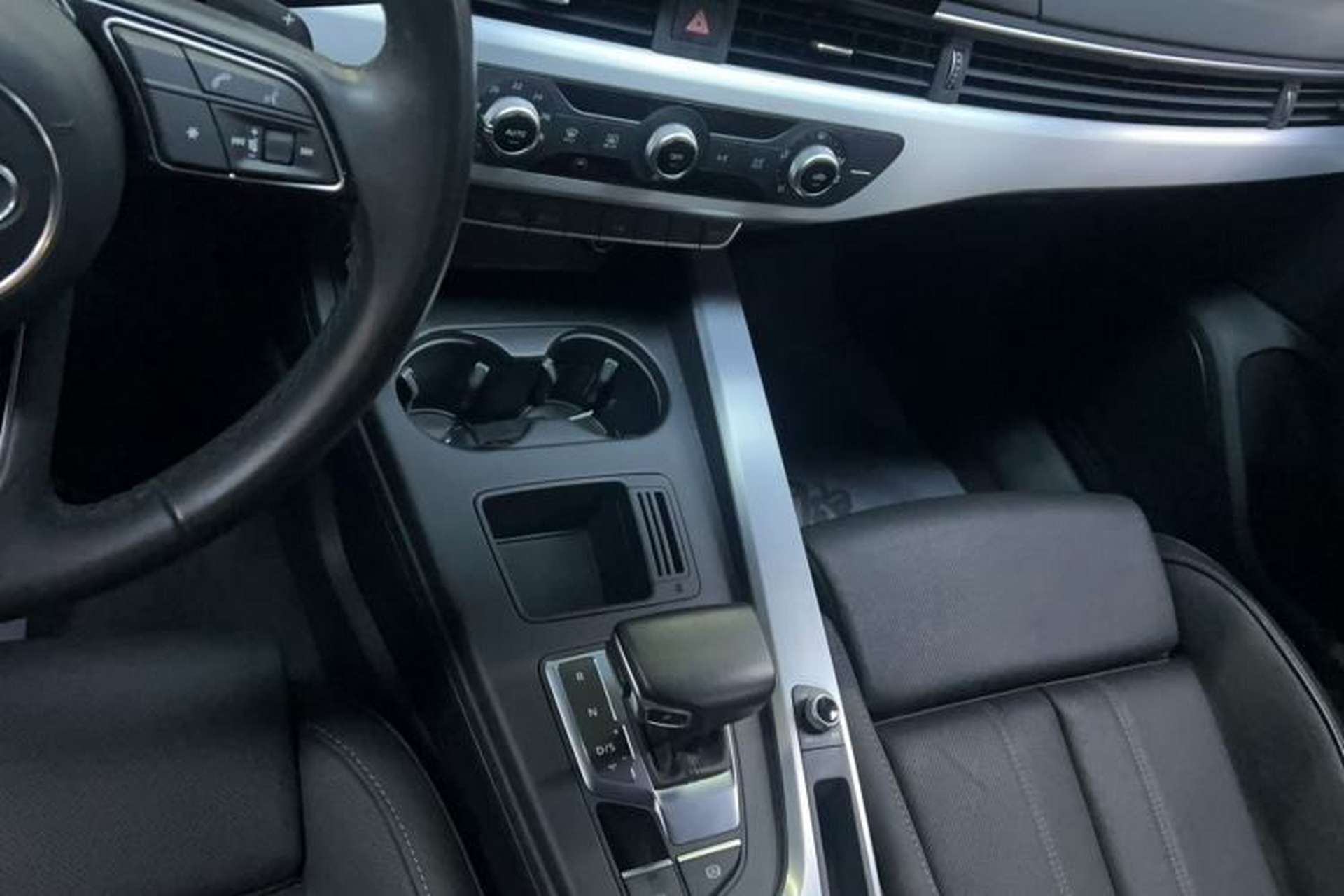 Used Audi A4L 2024 40 TFSI Fashion Dynamic Model Gear Lever