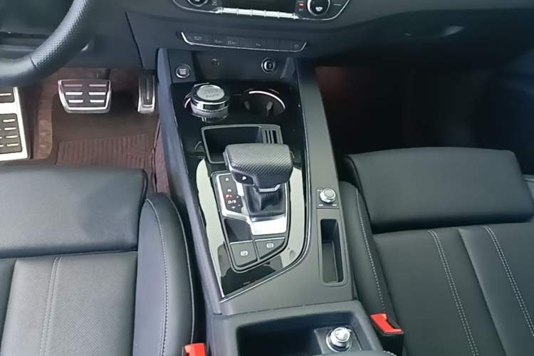 Used Audi A4L 2024 40 TFSI Luxury Dynamic Edition Gear Lever