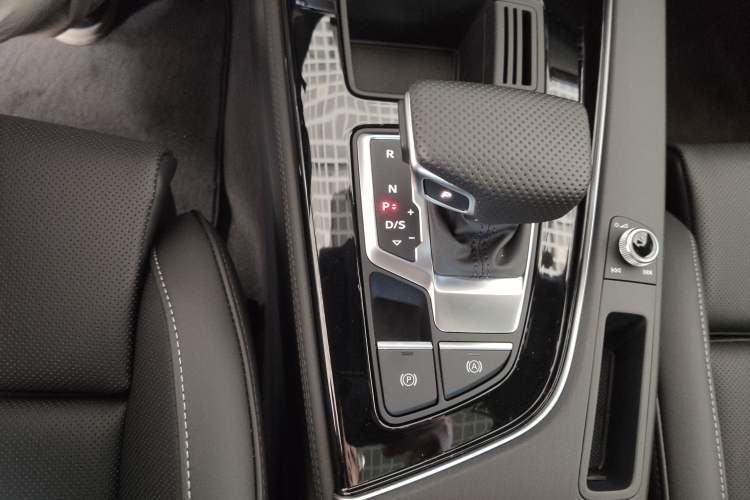 Used Audi A4L 2024 40 TFSI Luxury Dynamic Edition Gear Lever