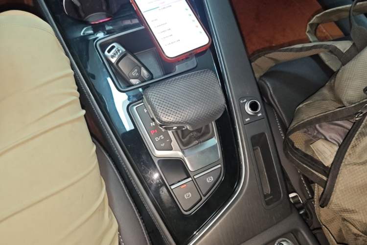 Used Audi A4L 2024 40 TFSI Luxury Dynamic Edition Gear Lever