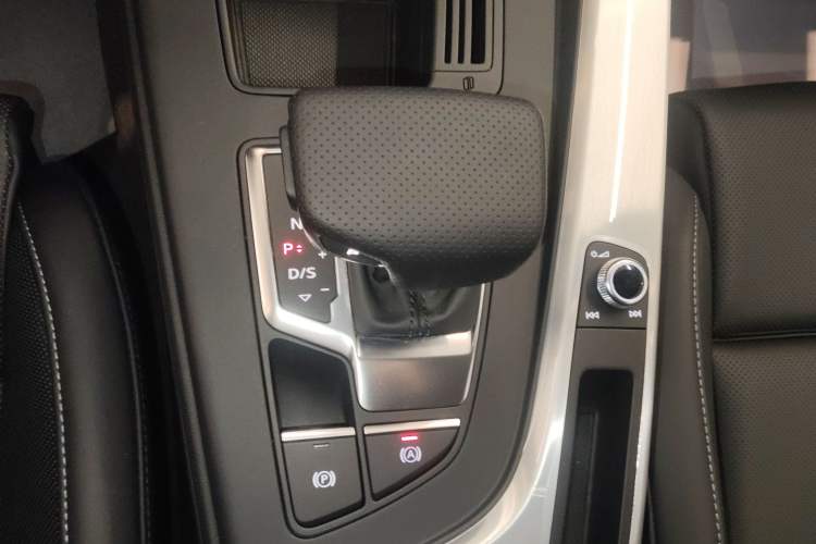 Used Audi A4L 2024 40 TFSI Fashion Dynamic Model Gear Lever