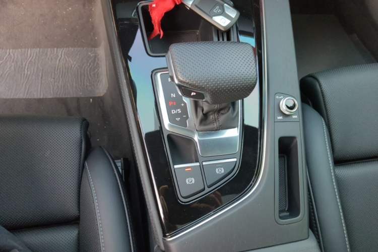 Used Audi A4L 2024 40 TFSI Luxury Dynamic Edition Gear Lever