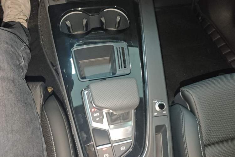 Used Audi A4L 2024 40 TFSI Luxury Dynamic Edition Gear Lever