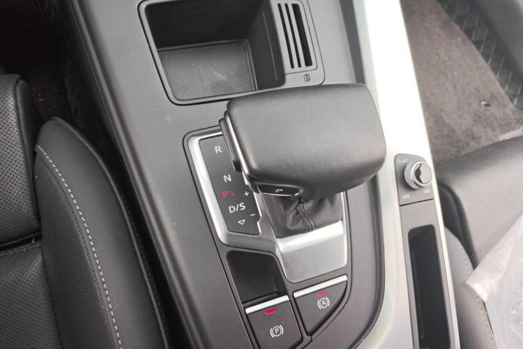 Used Audi A4L 2024 40 TFSI Fashion Dynamic Model Gear Lever