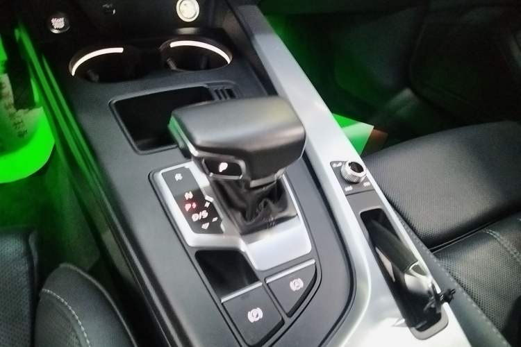 Used Audi A4L 2024 40 TFSI Fashion Dynamic Model Gear Lever