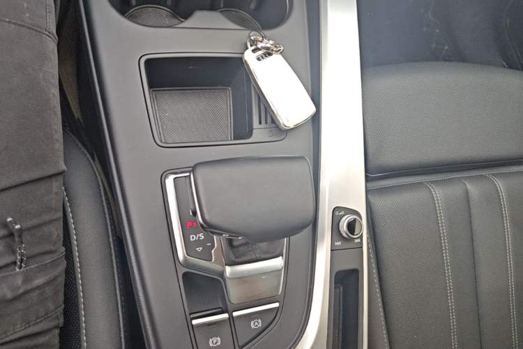 Used Audi A4L 2024 40 TFSI Fashion Dynamic Model Gear Lever