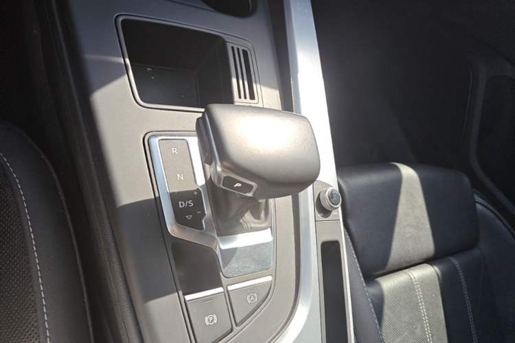 Used Audi A4L 2024 40 TFSI Fashion Dynamic Model Gear Lever