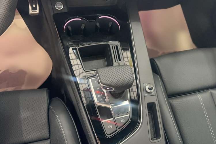 Used Audi A4L 2024 40 TFSI Luxury Dynamic Edition Gear Lever