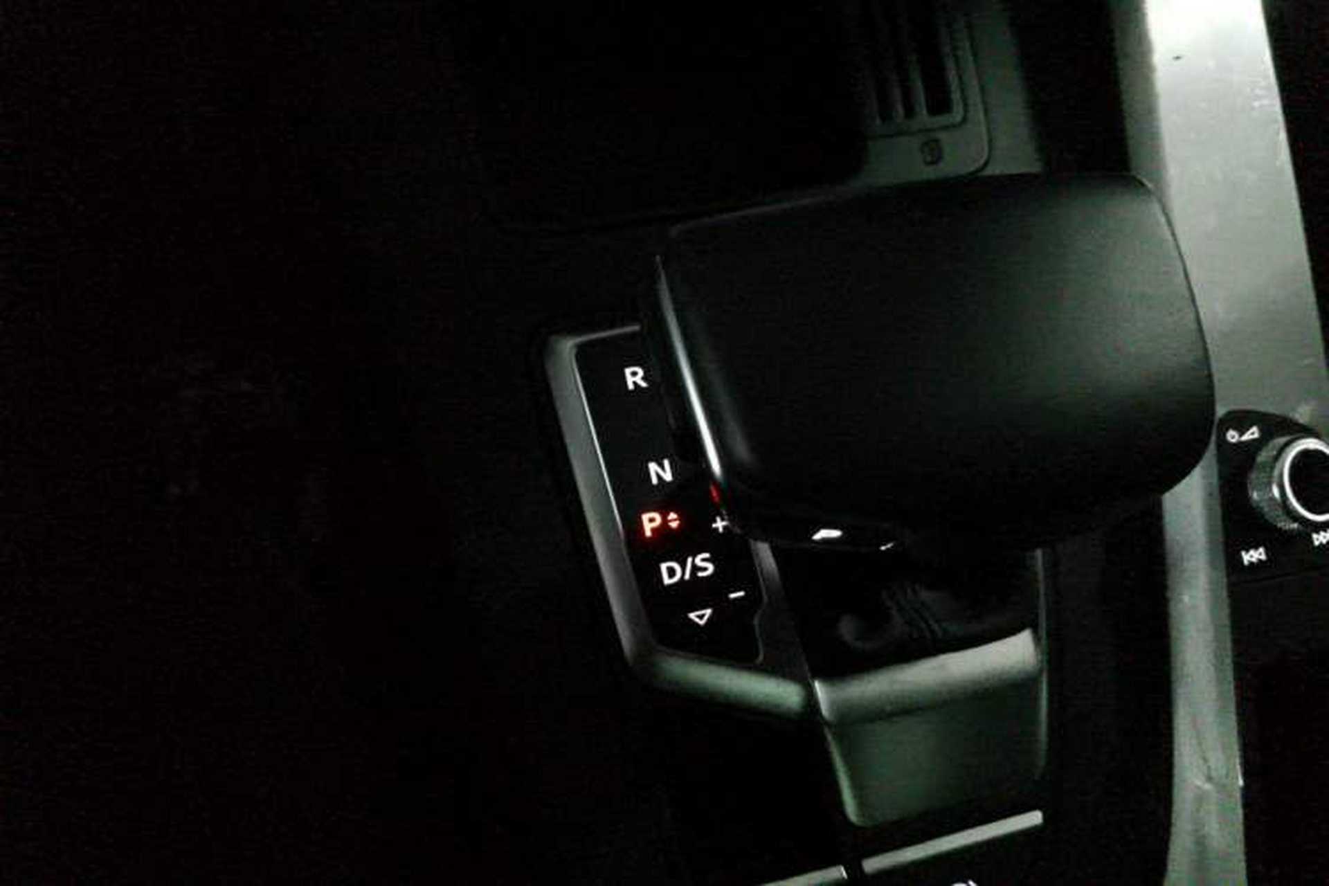 Used Audi A4L 2024 40 TFSI Fashion Dynamic Model Gear Lever