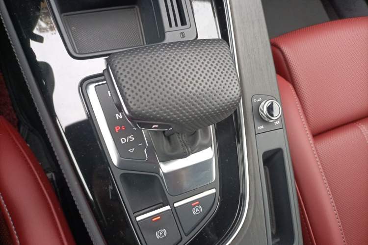 Used Audi A4L 2024 40 TFSI Luxury Dynamic Edition Gear Lever
