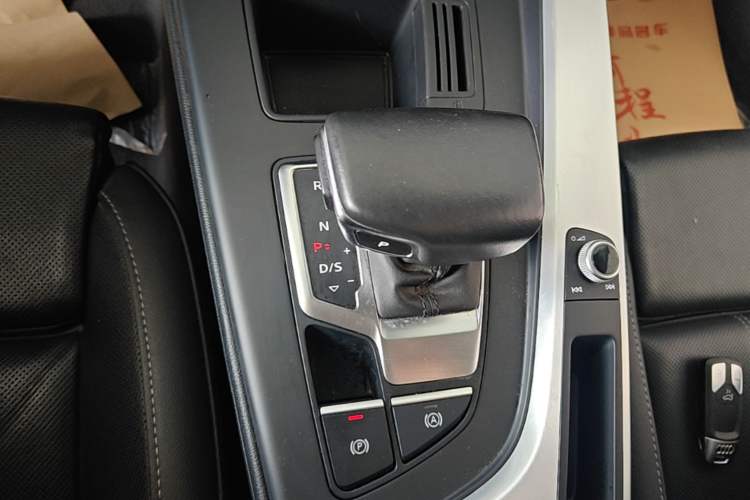 Used Audi A4L 2024 40 TFSI Fashion Dynamic Model Gear Lever