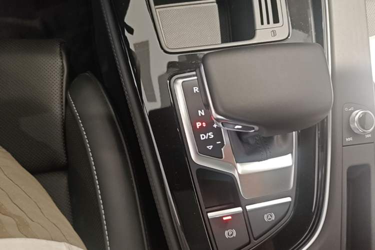Used Audi A4L 2024 40 TFSI Luxury Dynamic Edition (Starry Night Version) Gear Lever