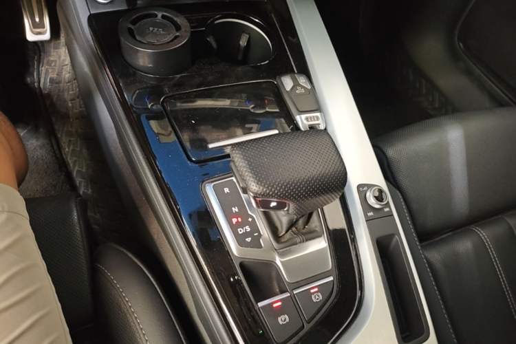 Used Audi A4L 2024 40 TFSI Fashion Dynamic Model Gear Lever