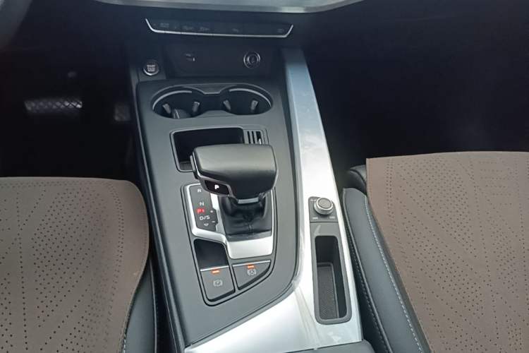 Used Audi A4L 2024 40 TFSI Fashion Dynamic Model Gear Lever