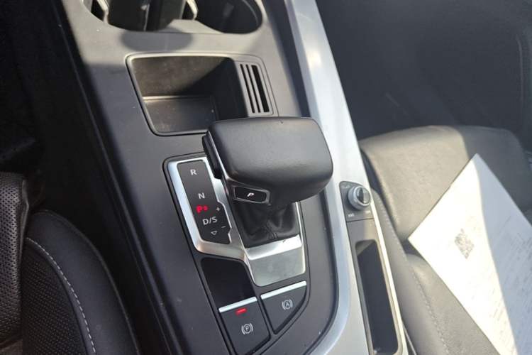 Used Audi A4L 2024 40 TFSI Fashion Dynamic Model Gear Lever