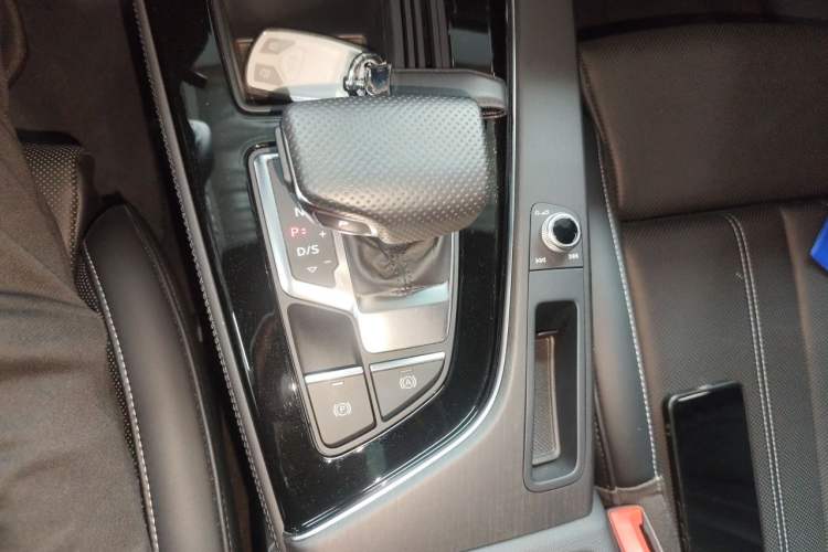 Used Audi A4L 2024 40 TFSI Luxury Dynamic Edition Gear Lever