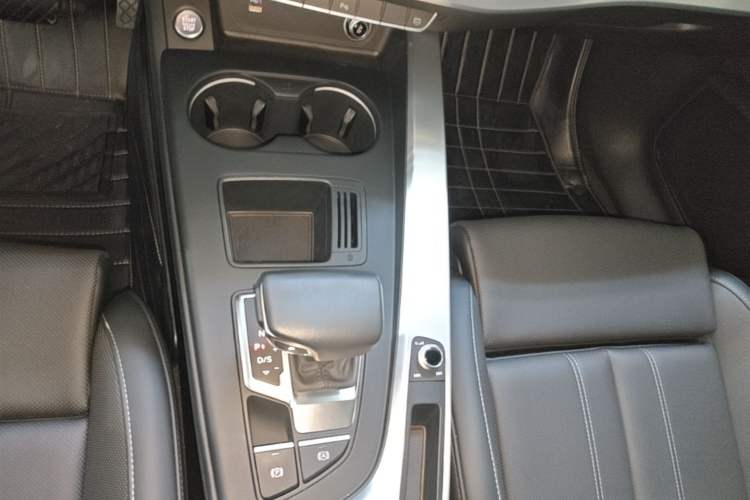 Used Audi A4L 2024 40 TFSI Fashion Dynamic Model Gear Lever