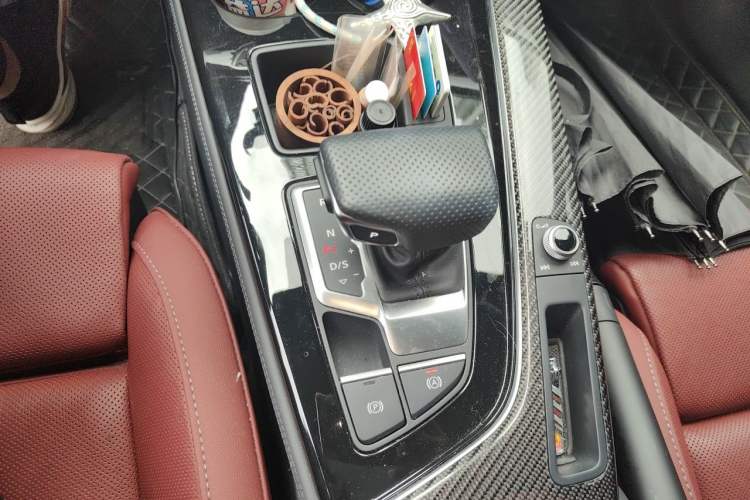 Used Audi A4L 2024 40 TFSI Luxury Dynamic Edition (Starry Night Version) Gear Lever