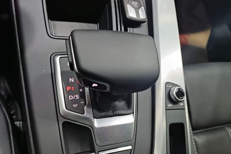 Used Audi A4L 2024 40 TFSI Fashion Dynamic Model Gear Lever