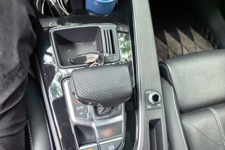 Used Audi A4L 2024 40 TFSI Luxury Dynamic Edition Gear Lever