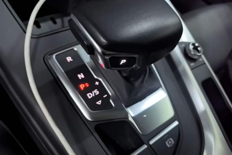 Used Audi A4L 2024 40 TFSI Fashion Dynamic Model Gear Lever