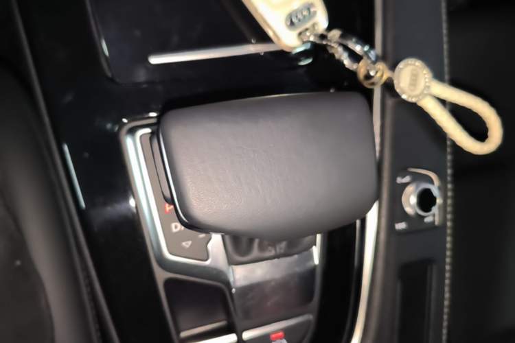 Used Audi A4L 2024 40 TFSI Fashion Dynamic Model Gear Lever