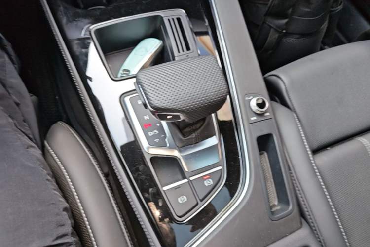 Used Audi A4L 2024 40 TFSI Luxury Dynamic Edition Gear Lever