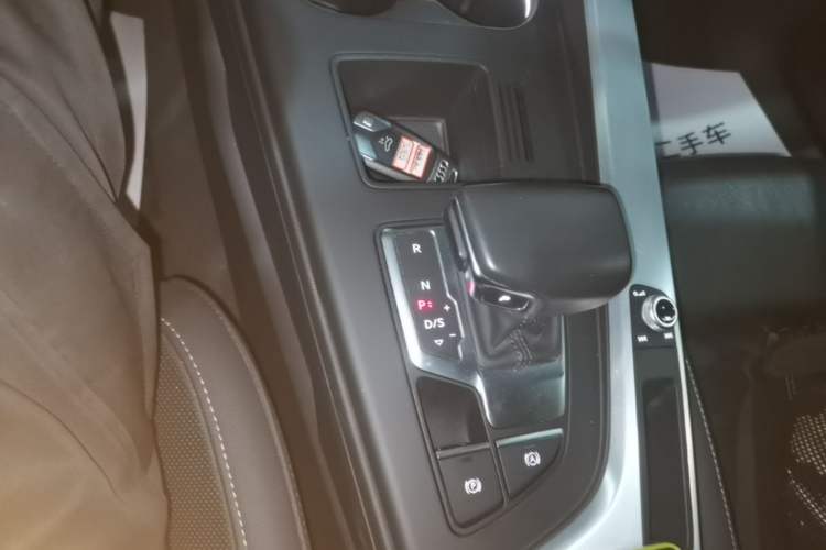 Used Audi A4L 2024 40 TFSI Fashion Dynamic Model Gear Lever
