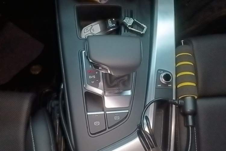 Used Audi A4L 2024 40 TFSI Fashion Dynamic Model Gear Lever