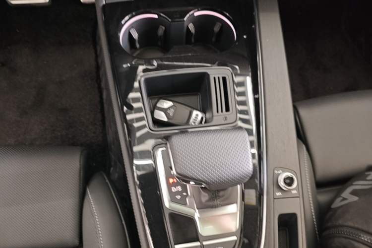 Used Audi A4L 2024 40 TFSI Luxury Dynamic Edition Gear Lever