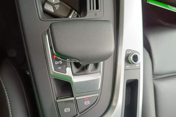 Used Audi A4L 2024 40 TFSI Fashion Dynamic Model Gear Lever