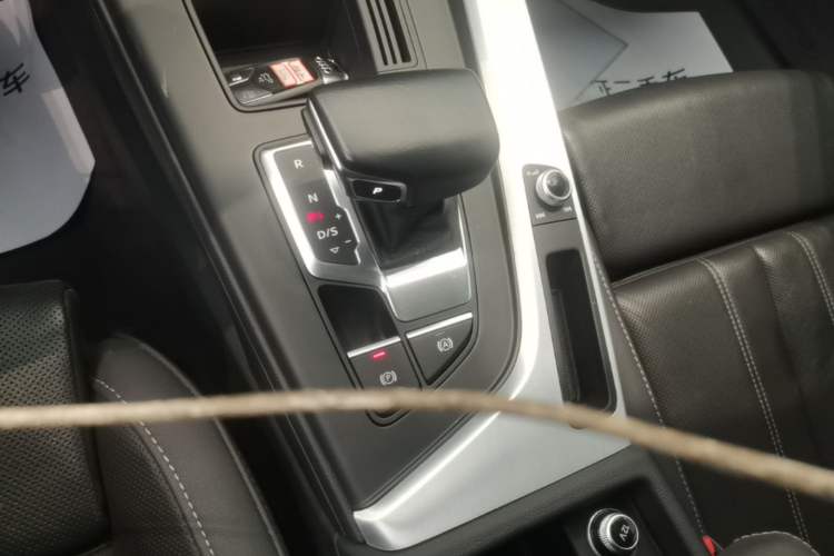Used Audi A4L 2024 40 TFSI Fashion Dynamic Model Gear Lever