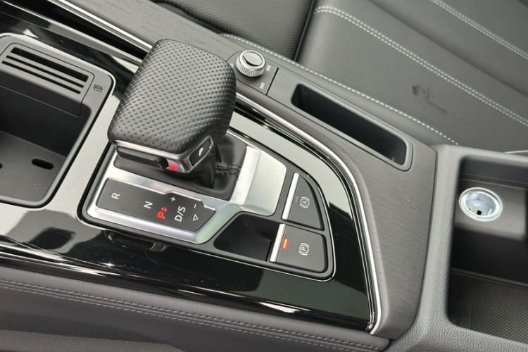Used Audi A4L 2024 40 TFSI Luxury Dynamic Edition Gear Lever