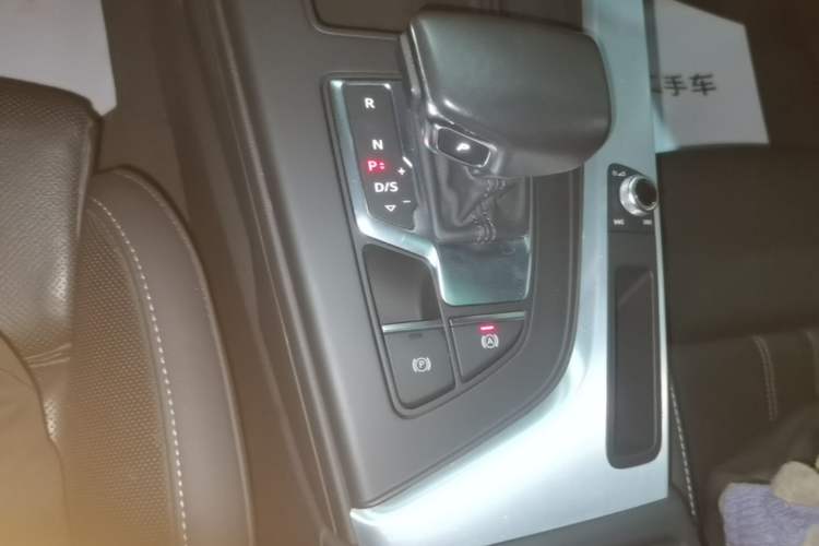 Used Audi A4L 2024 40 TFSI Fashion Dynamic Model Gear Lever
