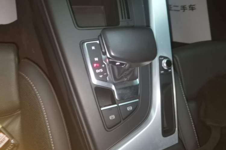 Used Audi A4L 2024 40 TFSI Fashion Dynamic Model Gear Lever