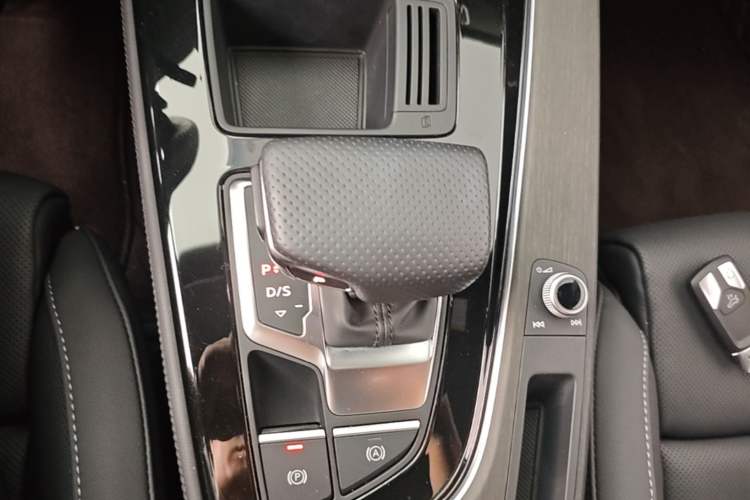 Used Audi A4L 2024 40 TFSI Luxury Dynamic Edition Gear Lever