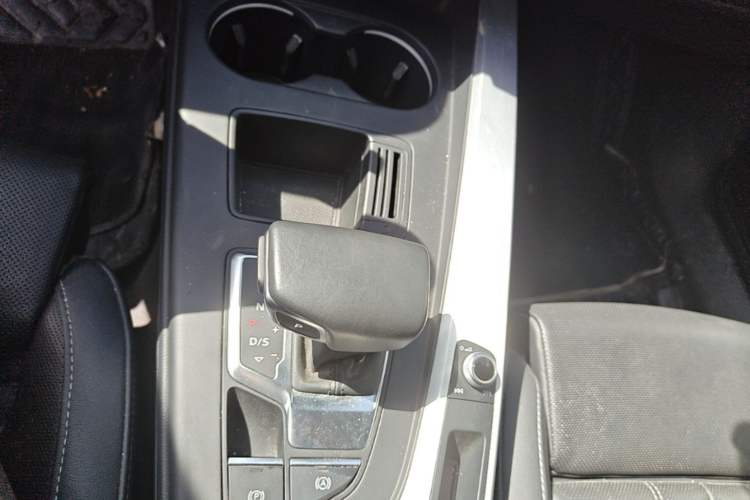 Used Audi A4L 2024 40 TFSI Fashion Dynamic Model Gear Lever