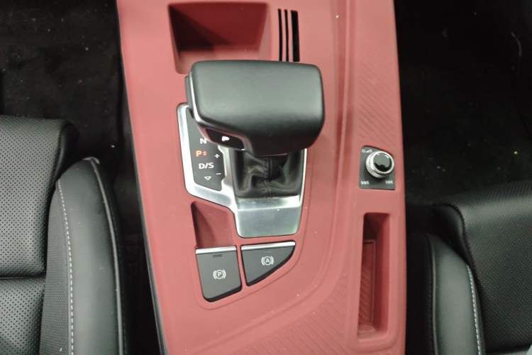 Used Audi A4L 2024 40 TFSI Fashion Dynamic Model Gear Lever