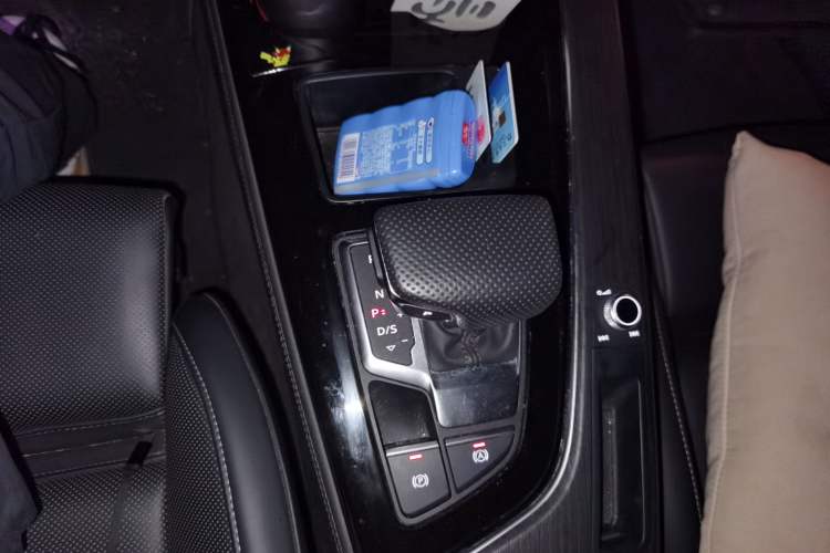 Used Audi A4L 2024 40 TFSI Luxury Dynamic Edition Gear Lever
