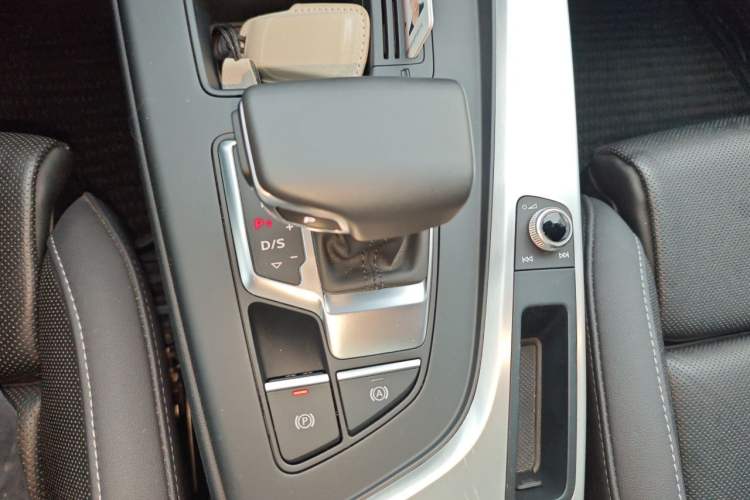 Used Audi A4L 2024 40 TFSI Fashion Dynamic Model Gear Lever