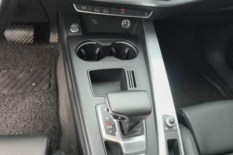 Used Audi A4L 2024 40 TFSI Fashion Dynamic Model Gear Lever