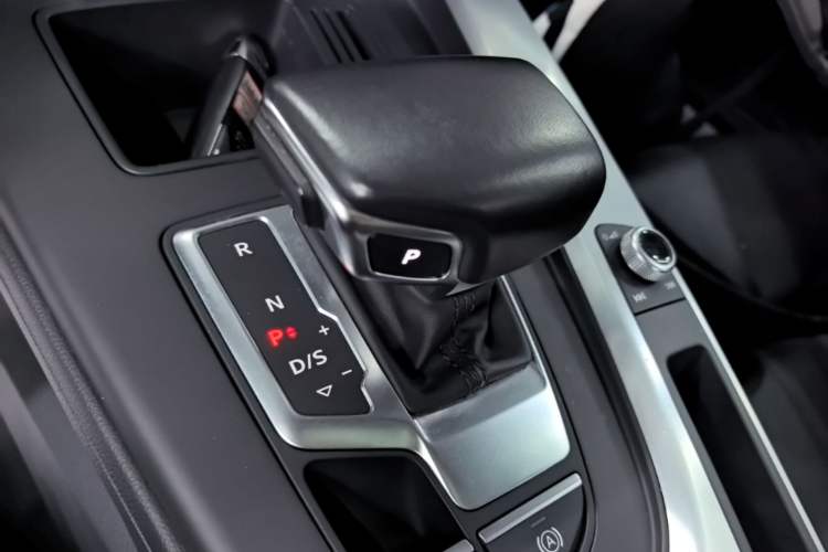 Used Audi A4L 2024 40 TFSI Fashion Dynamic Model Gear Lever