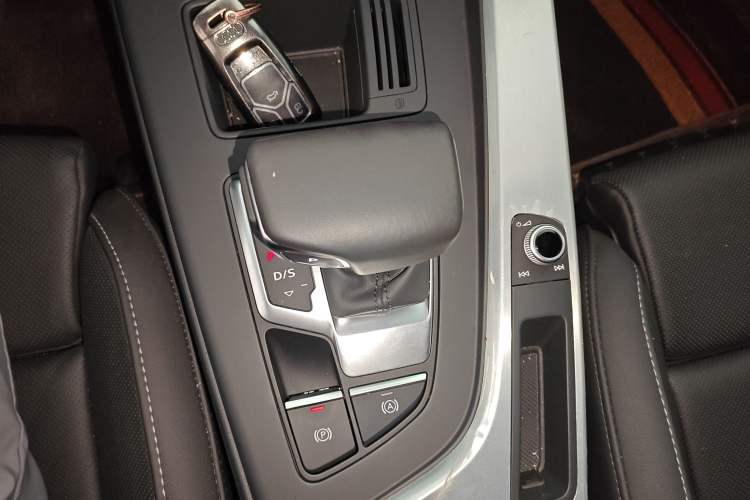 Used Audi A4L 2024 40 TFSI Fashion Dynamic Model Gear Lever