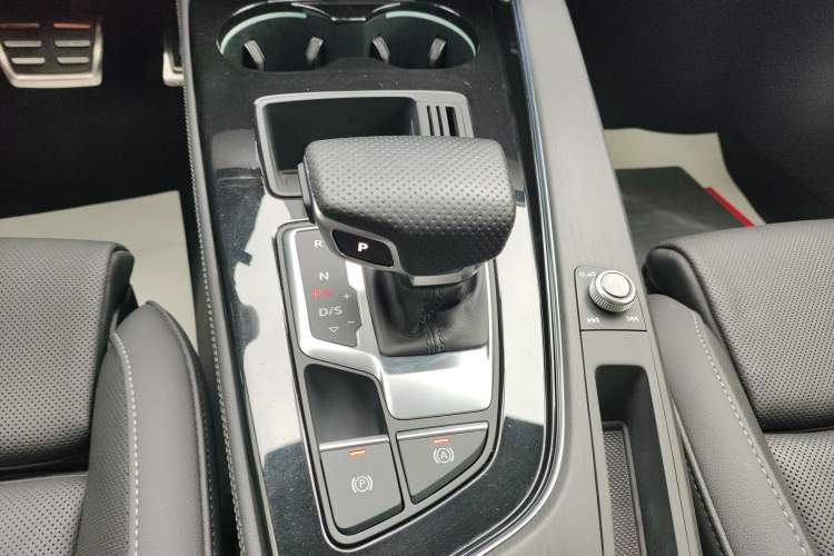 Used Audi A4L 2024 40 TFSI Luxury Dynamic Edition Gear Lever