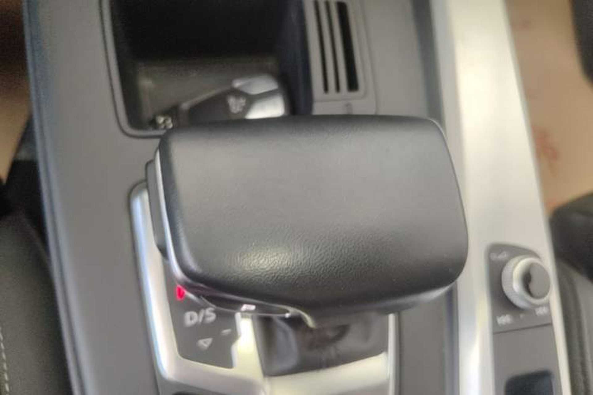 Used Audi A4L 2024 40 TFSI Fashion Dynamic Model Gear Lever