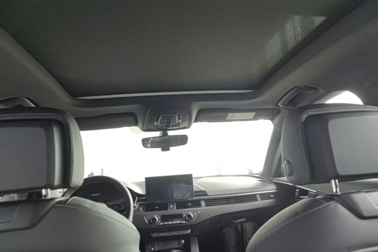 Used Audi A4L 2024 40 TFSI Luxury Dynamic Edition Headliner