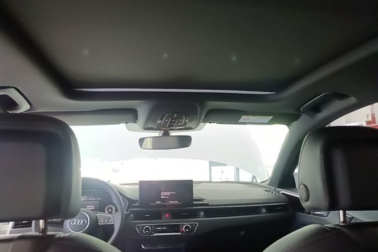 Used Audi A4L 2024 40 TFSI Luxury Dynamic Edition Headliner